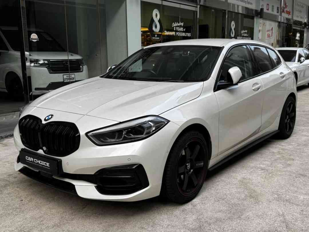 BMW 1 Series Hatchback 118i 5-door Edition Sport (A) (Category: Used Cars) located in Singapore. Submitted by sgcarchoicewc (Listing ID 1457226575, Image 2). Description: Sales Contact: Casper Lim tel:90687290 .