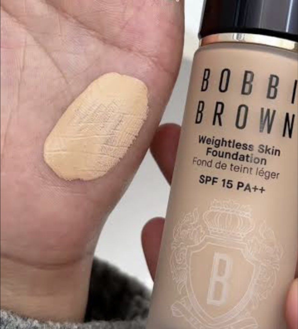 BOBBI BROWN Weightless Foundation with SPF15++ (Category: Makeup) located in Manila. Submitted by maimaimai.store (Listing ID 1457166097, Image 3). Description: Original price: ₱3,400 Sale price: ₱1.995 Shade N-032 Sand by Bobbi Brown Cosmetics is a light beige tone designed for fair to light skin. It features a balanced neutral undertone with a careful mix of both yellow and pink undertones—though it leans slightly more yellow to counteract redn