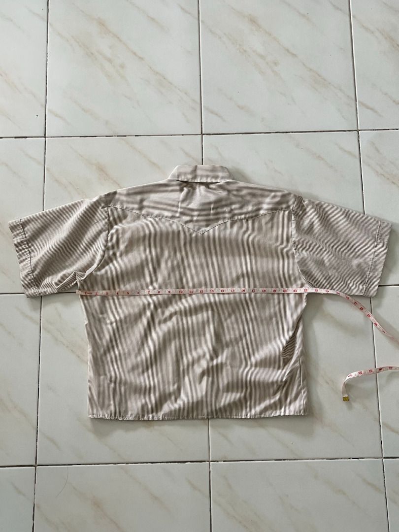 Boxy Cropped Pinstripe Western Button Shirt (Category: Tshirts & Polo Shirts ) located in Malolos. Submitted by xixiriri (Listing ID 1457180156, Image 2). Description: Boxy Cropped Pinstripe Western Button Shirt Length: 22.5" Width: 22".