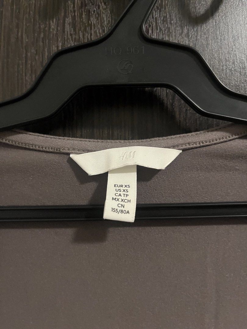 [BUNDLE] H&M, MERA Basic top (Category: Longsleeves) located in Manila. Submitted by irish_closet (Listing ID 1457265082, Image 3). Description: .
