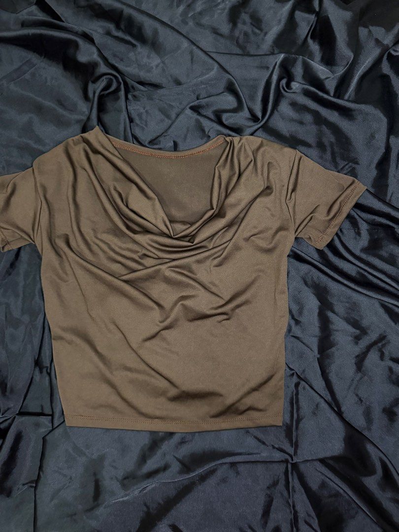 BUNDLE OF 2 - 4-way brown top & gray top (Category: Shirts) located in Manila. Submitted by mralde3031 (Listing ID 1457300779, Image 3). Description: Used once. BUNDLE OF 2 check profile for individual top. Fit xs-s.