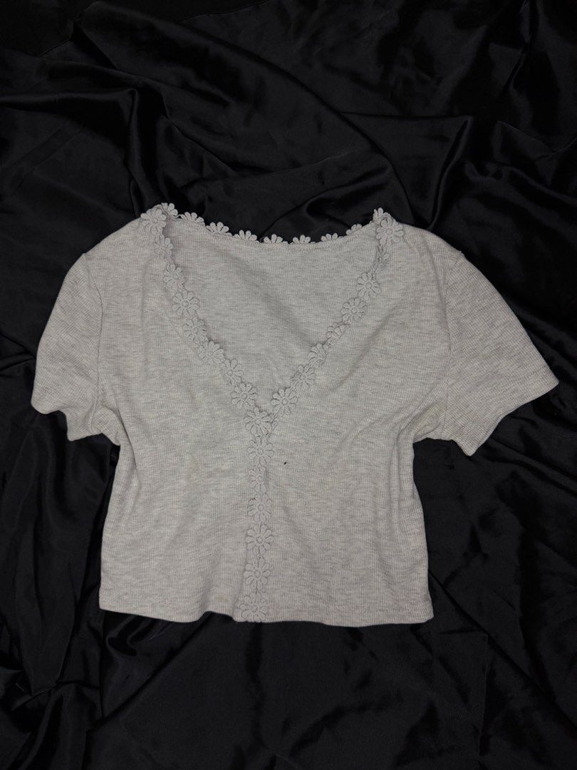 BUNDLE OF 2 - 4-way brown top & gray top (Category: Shirts) located in Manila. Submitted by mralde3031 (Listing ID 1457300779, Image 2). Description: Used once. BUNDLE OF 2 check profile for individual top. Fit xs-s.