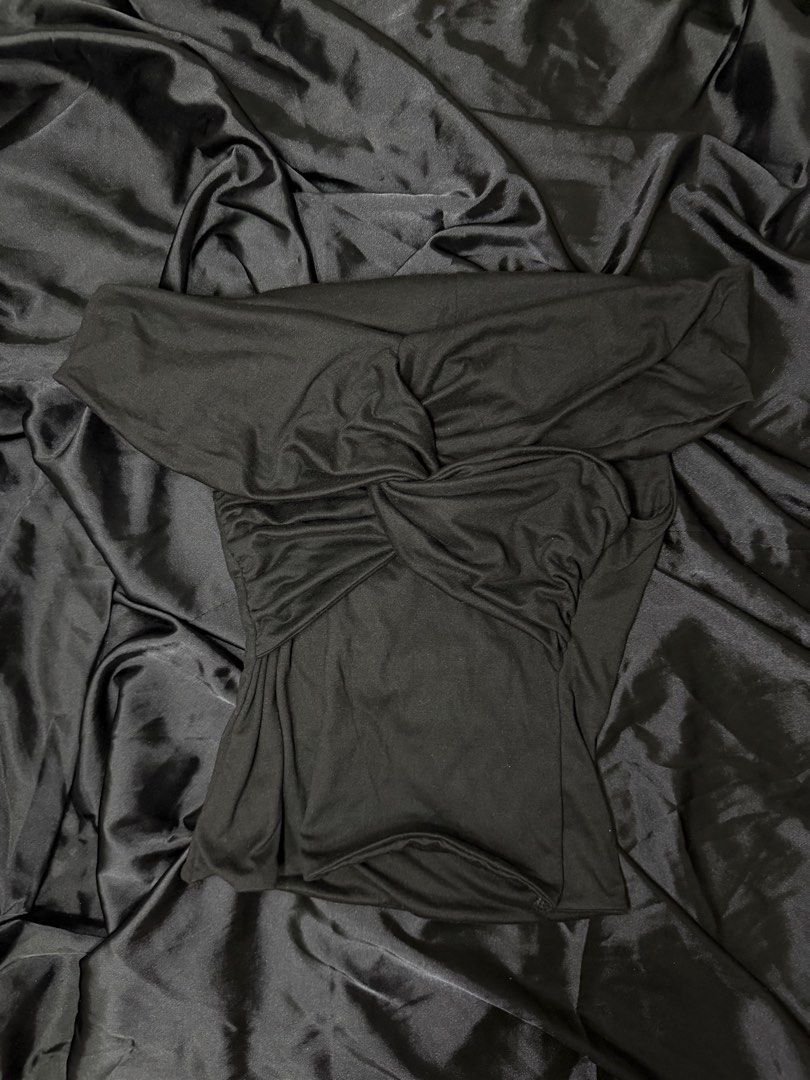BUNDLE OF 2 - black button up long sleeve top & off shoulder top (Category: Longsleeves) located in Manila. Submitted by mralde3031 (Listing ID 1457299563, Image 3). Description: Used once. BUNDLE OF 2 check profile for individual top.