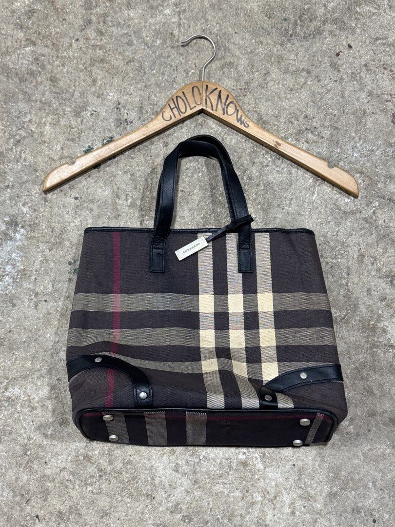 Burberry Nova Check Canvass Tote Bag (Category: Luxury Bags & Wallets) located in Badian. Submitted by choloknows (Listing ID 1457292543, Image 1). Description: Excellent 9.5/10 Used No major issue 1800 + sf.