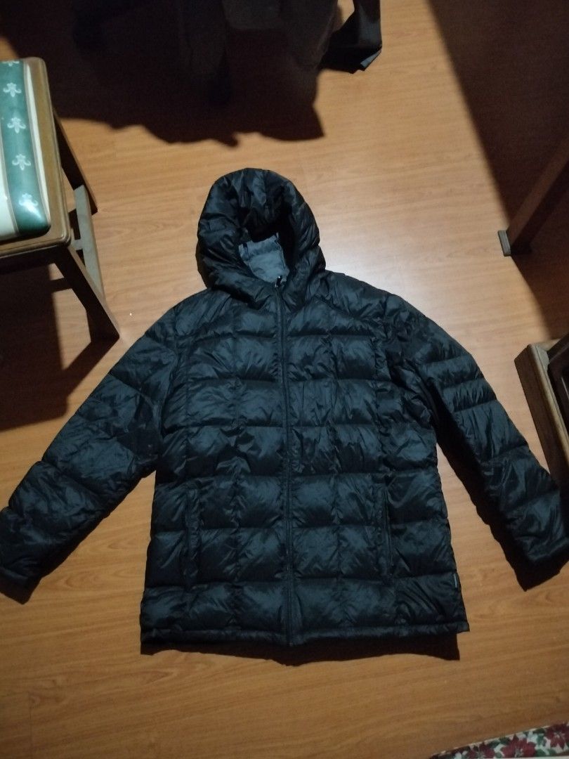 Calvin Klein Packable Lightweight Down Jacket L/G Black (Category: Coats, Jackets and Outerwear) located in Angeles City. Submitted by mightywhale_13072f (Listing ID 1457167348, Image 1). Description: - Calvin Klein Puffer Jacket - Color: Black - Size: L/G - Lightweight and packable design - Down filled for warmth - Front pockets - Full zip-up front closure - Small Calvin Klein logo detail on the side.