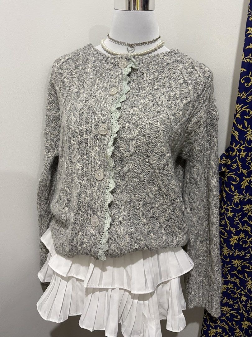 Assorted Women's Tops and Cardigans (Category: Longsleeves) located in Paranaque City. Submitted by jashideclutter (Listing ID 1457260308, Image 3). Description: Selling a few tops. Small-Medium. Best fit medium. Please check photos for details. mop: gcash/bdo mod: lalamove or j&t 📍Parañaque City.