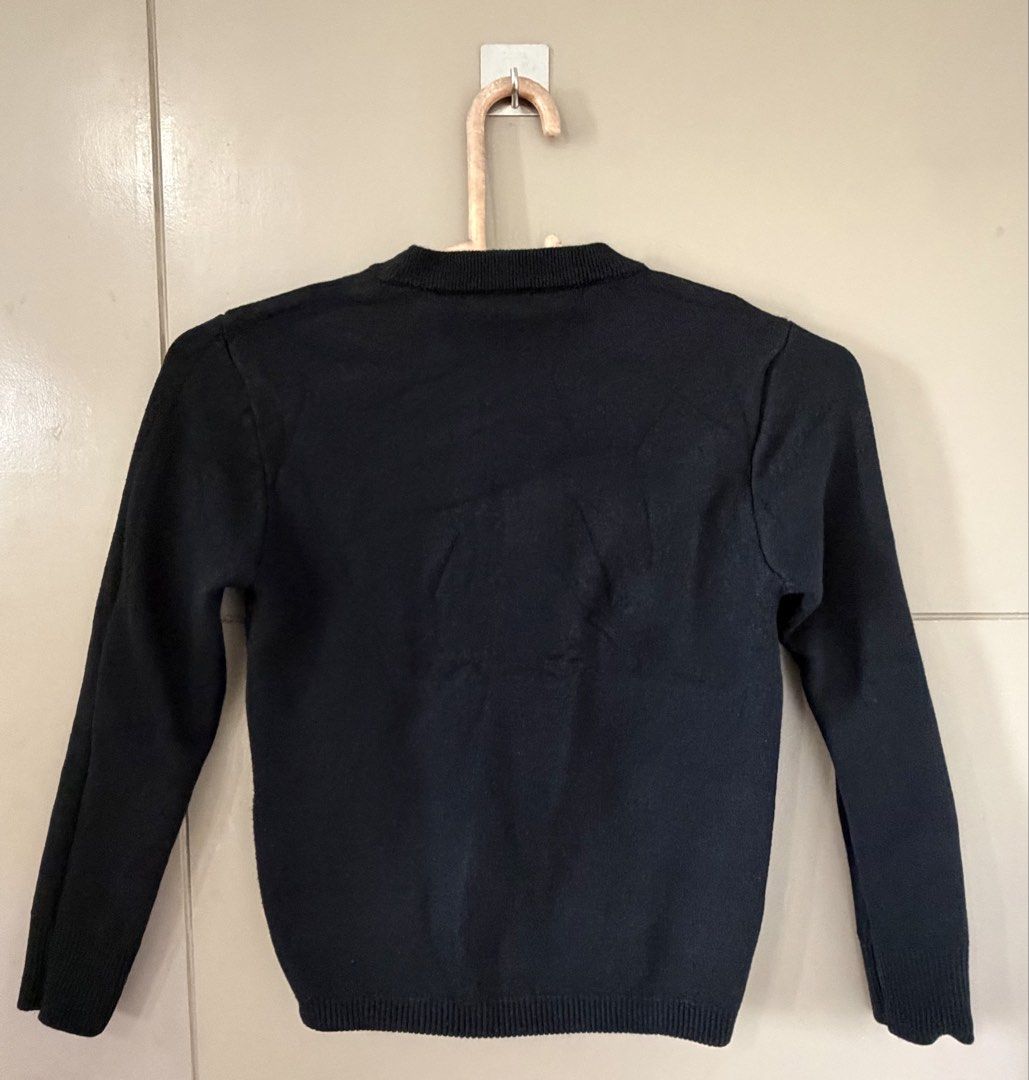 Cashmere Longsleeves (Category: Longsleeves) located in Manila. Submitted by lifestyle_declutter (Listing ID 1457170442, Image 2). Description: - Classic black sweater - Long sleeves and crew neck - Ideal for layering or wearing on its own - Simple, versatile, and easy to style - Perfect for any casual outfit.