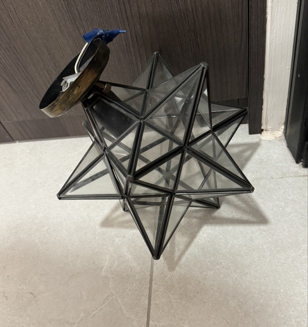 Ceiling lights (Category: Lighting) located in Singapore. Submitted by mattselling_81445452 (Listing ID 1457308154, Image 2). Description: .