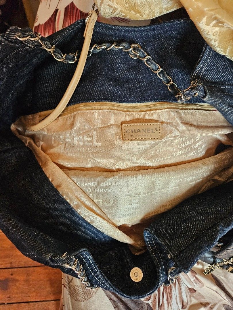 Chanel Denim tote (Category: Luxury Bags & Wallets) located in Zamboanga. Submitted by Clairey03 (Listing ID 1457266568, Image 2). Description: NGA makapal maong.