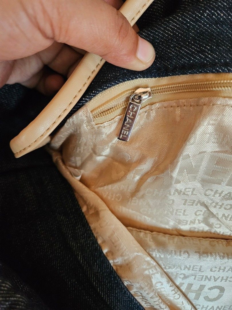 Chanel Denim tote (Category: Luxury Bags & Wallets) located in Zamboanga. Submitted by Clairey03 (Listing ID 1457266568, Image 3). Description: NGA makapal maong.