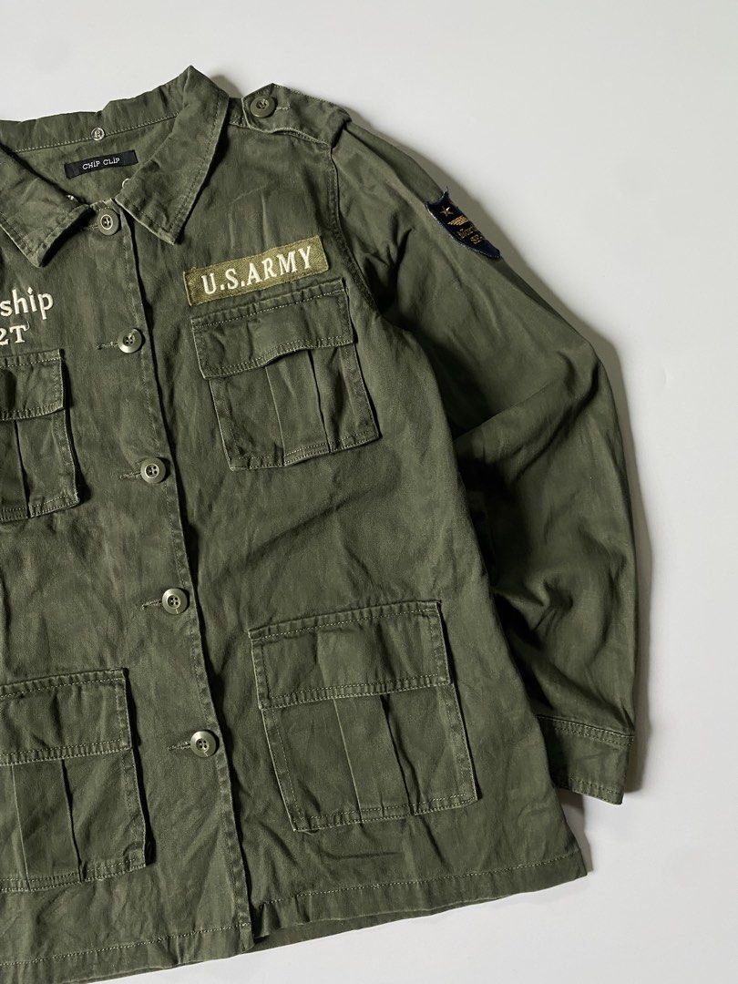 Chip Clip U.S. Army Military Field Jacket (Category: Coats, Jackets and Outerwear) located in Baguio. Submitted by the_gunstore (Listing ID 1457211966, Image 2). Description: Size tagged: L Issue: None Width:19.5 Length:25.5 Shoulder:16 Sleeve:23.5.