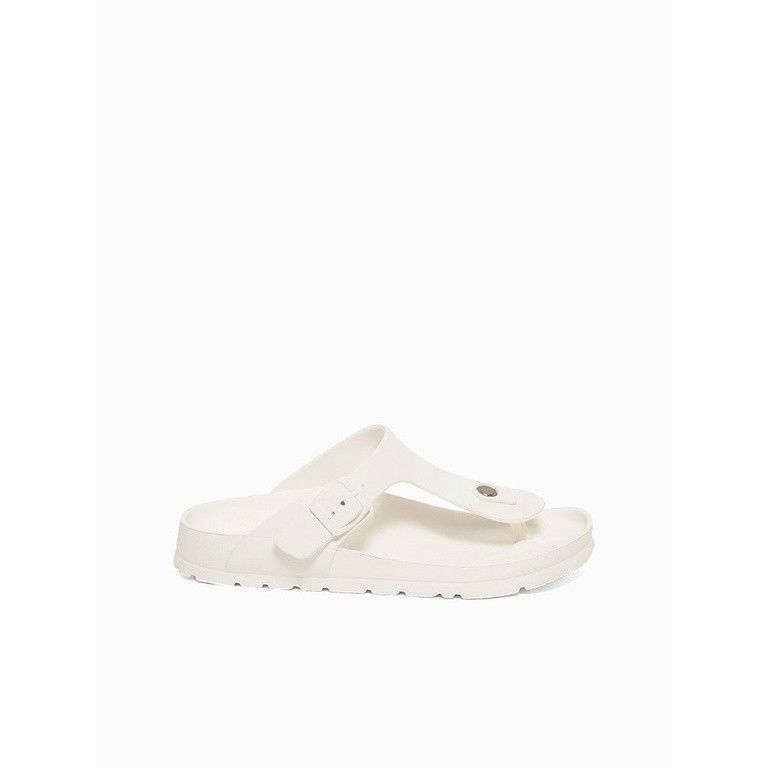 CLN slippers (Category: Slippers and slides) located in Quezon City. Submitted by jebsrams5555 (Listing ID 1457207558, Image 2). Description: .