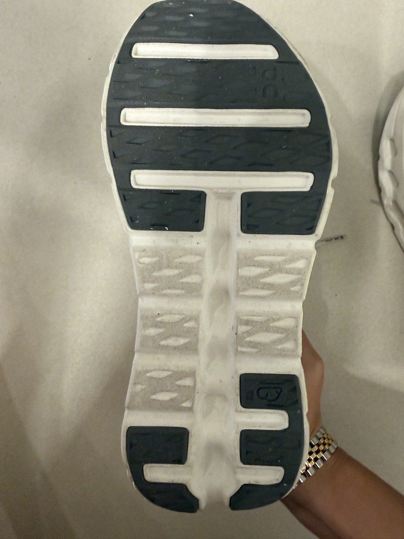 ONCLOUD Cloudtilt Remix Size US 7 Women’s (Category: Sneakers) located in Quezon City. Submitted by bibiqueen (Listing ID 1457142853, Image 3). Description: Cloudtilt size women’s US 7.5 Color alloy and ivory Used 3x Bought at Footlocker Rockwell RFS - too big for me Pick up in Makati City.