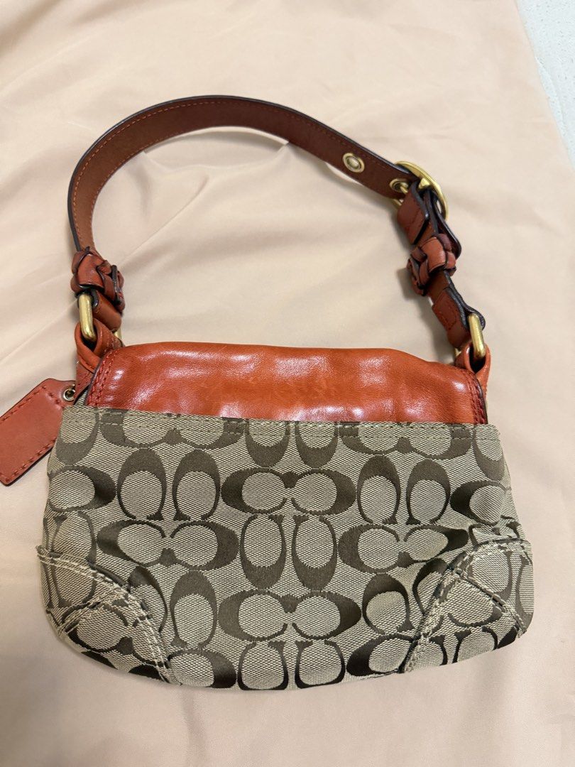 Coach Kili Bag (Category: Luxury Bags & Wallets) located in Valenzuela. Submitted by itsmelissamd (Listing ID 1457149044, Image 2). Description: 8/10 see flaw on last picture.