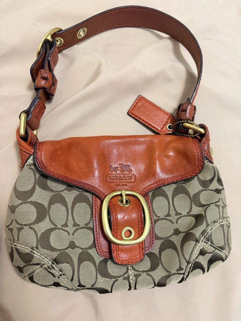 Coach Kili Bag (Category: Luxury Bags & Wallets) located in Valenzuela. Submitted by itsmelissamd (Listing ID 1457149044, Image 1). Description: 8/10 see flaw on last picture.