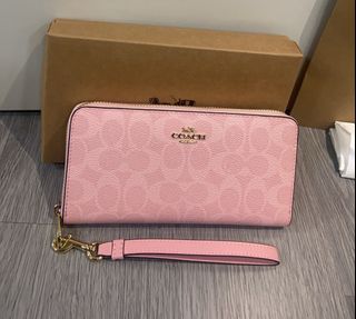 (Category: ) located in . Submitted by premiumoutlets. (Listing ID 1457293625, Image 1). Description: .