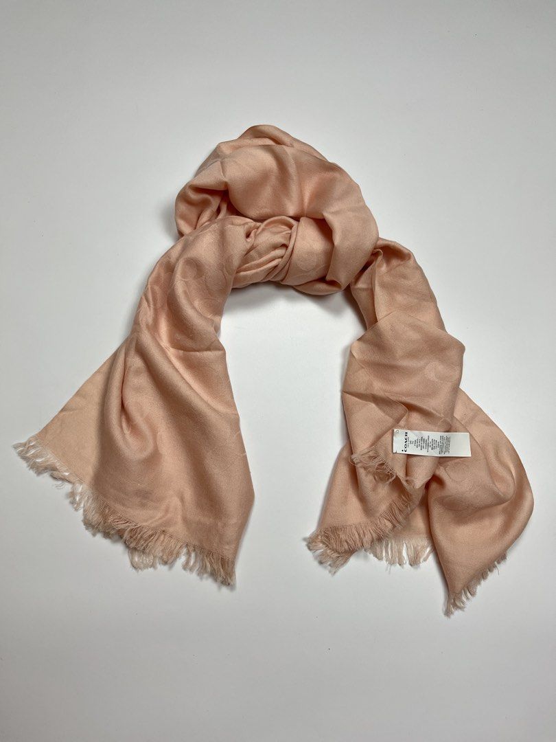 COACH SIGNATURE STOLE SCARF (Category: Scarves) located in Leyte. Submitted by upcycledbin.ph (Listing ID 1457189773, Image 2). Description: COACH SIGNATURE STOLE SCARF 167cm 61cm EXCELLENT CONDITION NO FLAWS.