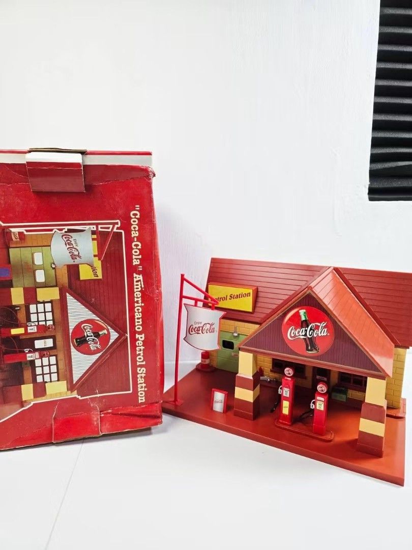 Coca cola diorama station (Category: Vintage Collectibles) located in Baguio. Submitted by shellcollector (Listing ID 1457257148, Image 3). Description: Coca cola diorama station Good for display With box 2950 Pesos Baguio loc.