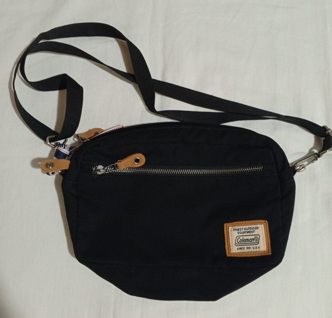Coleman Black Canvas Crossbody Bag (Category: Accessory Holder, Box & Organizers) located in Castillejos. Submitted by eross07 (Listing ID 1457250266, Image 1). Description: - Brand: Coleman - Color: Black - Material: Canvas - Style: Crossbody bag - Features: Zippered front pocket, main compartment, leather accents, adjustable strap, Coleman tag detail - Origin: Made in Vietnam - Ideal for: Everyday use, travel.