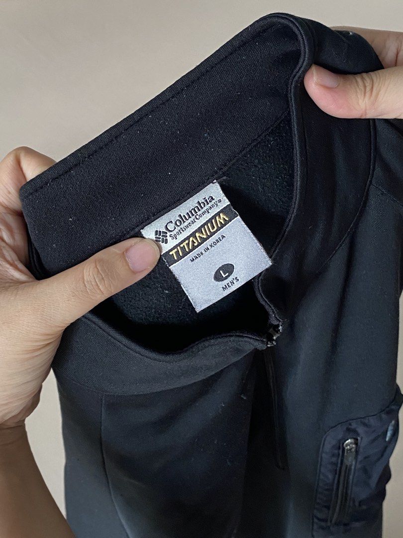 Columbia Pullover 1/4 Zip Men's L Black (Category: Coats, Jackets and Outerwear) located in Makati City. Submitted by dcltering_unicorn (Listing ID 1457321710, Image 2). Description: ♡ 𝙖𝙗𝙤𝙪𝙩 𝙩𝙝𝙚 𝙞𝙩𝙚𝙢 ♡ ✿ brand: Columbia ✿ size: L (length: 28 in ; width: 22.5 in) ✿ color: black ✿ style: quarter zip, pullover ✿ perfect for hiking ✿ issues: sign of usage (see photos) ✿ rfs: decluttering, too many sweaters ♡ 𝙥𝙖𝙮𝙢𝙚𝙣𝙩 & 𝙙𝙚𝙡𝙞𝙫𝙚�
