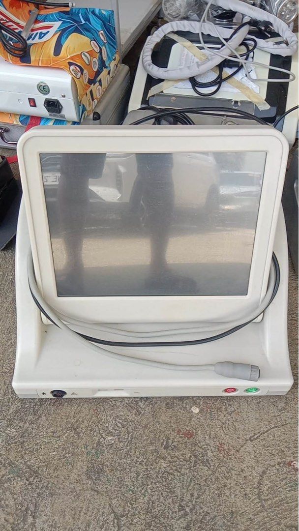 complete set of Aesthetic machines (Category: Beauty & Health Services) located in San Pedro. Submitted by olivarezgeorgina (Listing ID 1260836594, Image 2). Description: complete package of aesthetic clinic with beds and other furnitures for SPA..ready to operate.
