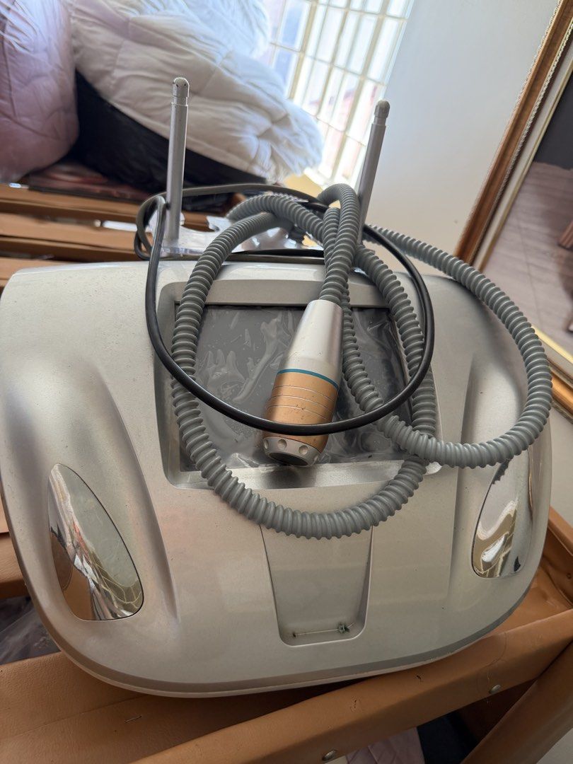 complete set of Aesthetic machines (Category: Beauty & Health Services) located in San Pedro. Submitted by olivarezgeorgina (Listing ID 1260836594, Image 3). Description: complete package of aesthetic clinic with beds and other furnitures for SPA..ready to operate.