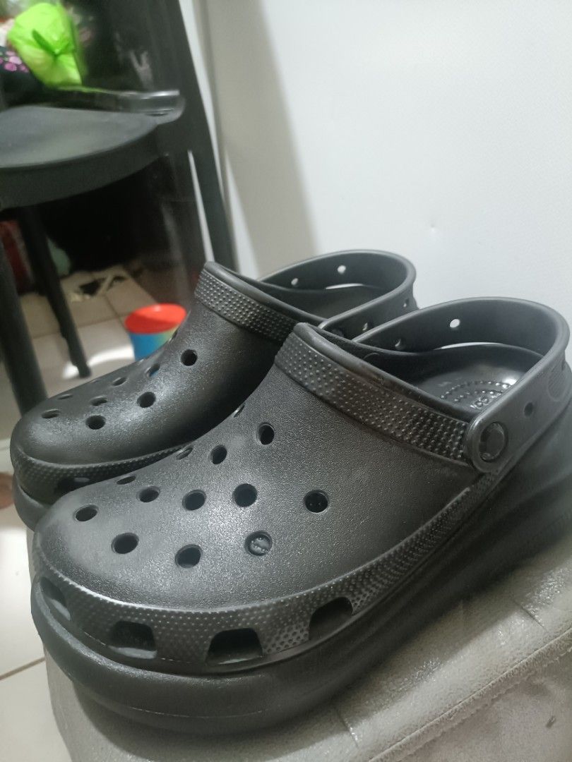Crocs Classic Platform Clogs Black (Category: Slippers and slides) located in Manila. Submitted by sevrie0000 (Listing ID 1455698076, Image 3). Description: - Black Crocs Classic Platform Clogs - Platform style for added height - Classic Crocs comfort with a chunky sole - Easy slip-on design - Ideal for everyday wear - Authentic product from an official distributor Preloved and used a few times, dinapo nagagamit na stock nalang, size W8 po ito no