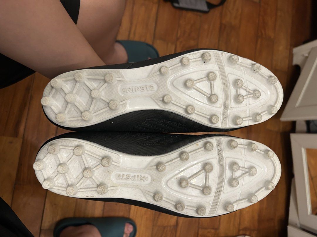 Decathlon football cleats (Category: Casual Shoes) located in Pasig City. Submitted by bastijose (Listing ID 1457268352, Image 2). Description: Decathlon football cleats RFS: bought new cleats.