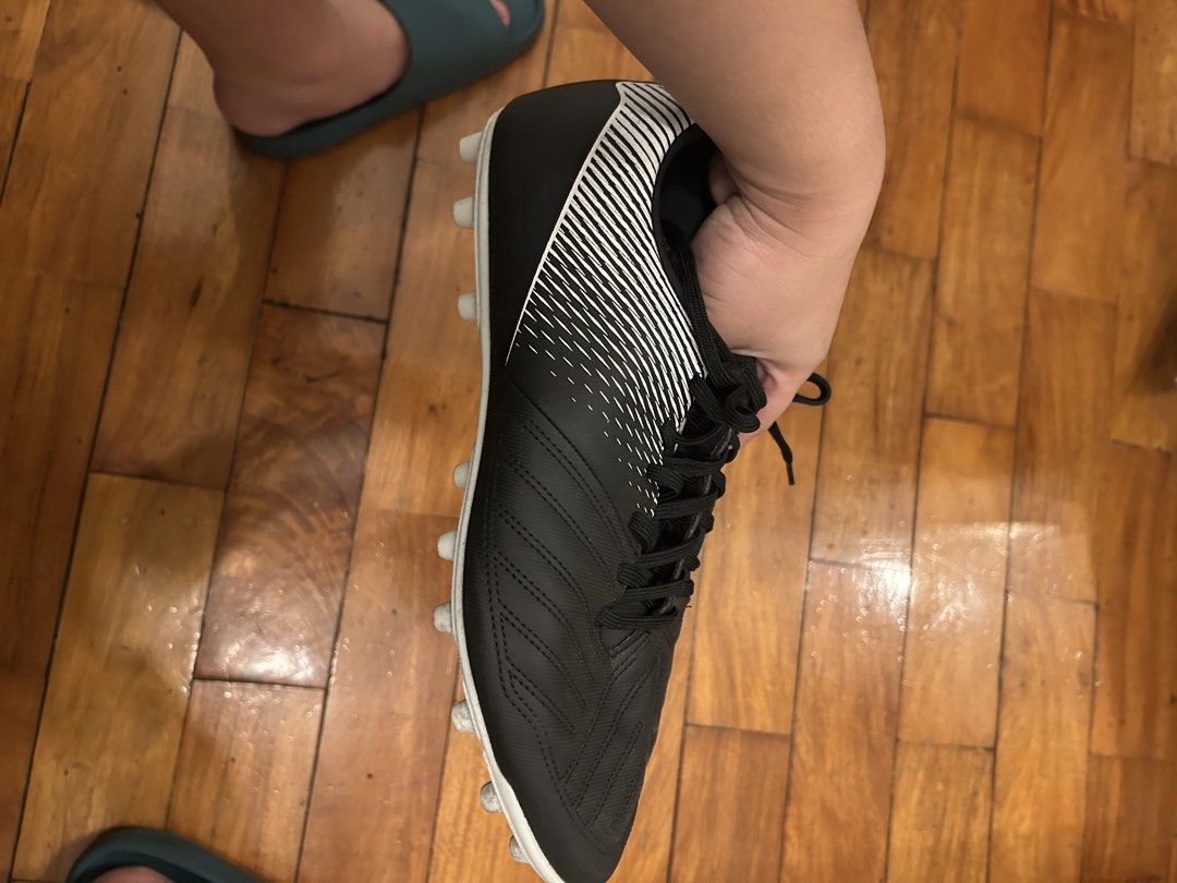 Decathlon football cleats (Category: Casual Shoes) located in Pasig City. Submitted by bastijose (Listing ID 1457268352, Image 3). Description: Decathlon football cleats RFS: bought new cleats.
