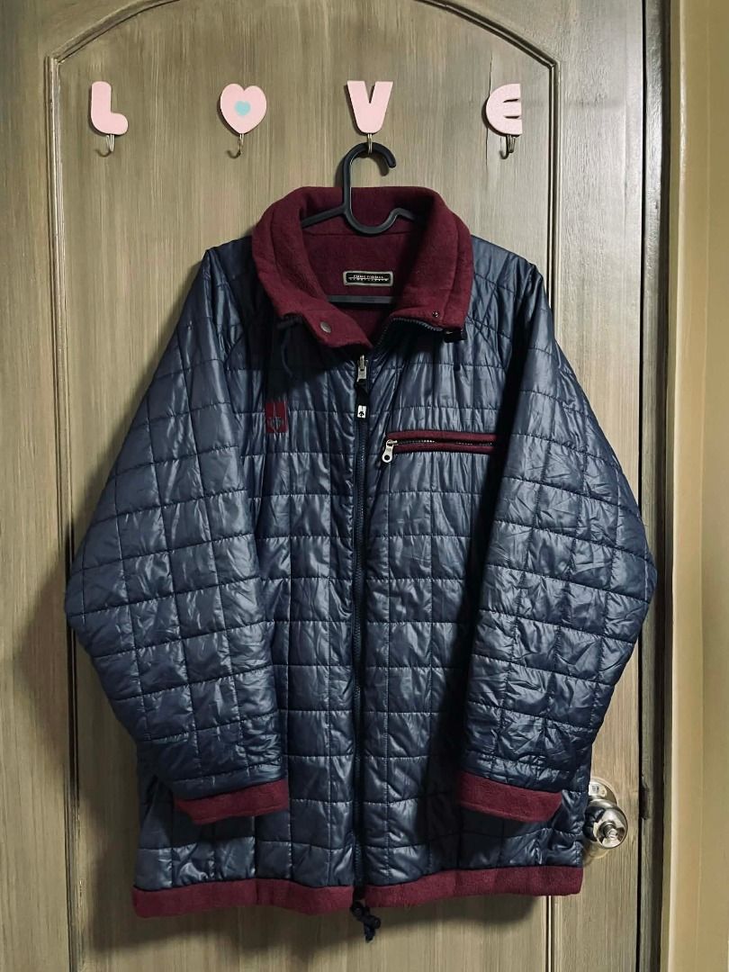 DESCENTE PUFFER REVERSIBLE JACKET (Category: Coats, Jackets and Outerwear) located in Caloocan City. Submitted by chapter_01 (Listing ID 1457189532, Image 2). Description: - Authentic - No issues, Slightly used only Size: Large to XL 23 width x 29 length - Negotiable.
