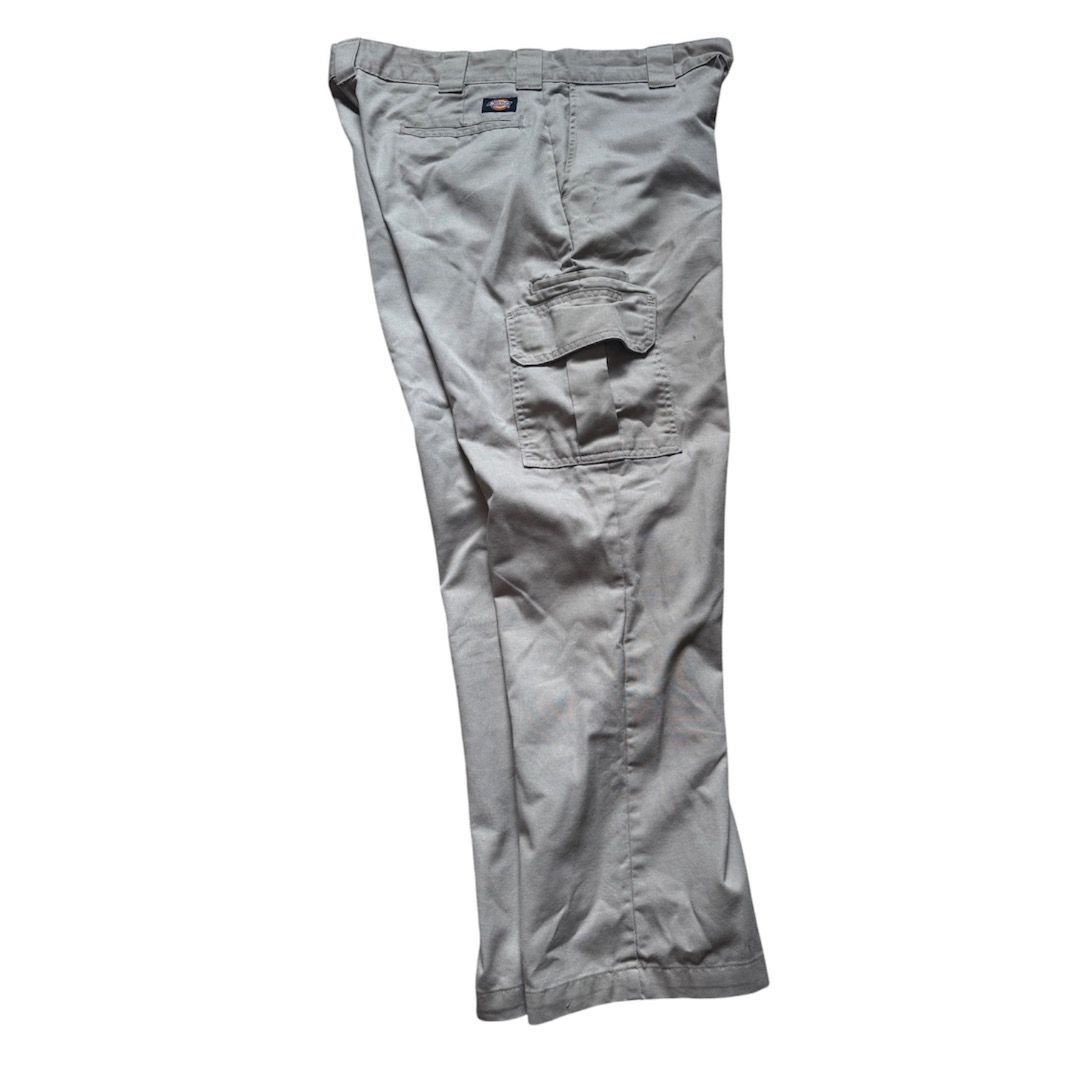 Dickies Cargo Pants (Category: Jeans) located in Kabankalan. Submitted by secondhandgems2 (Listing ID 1457162098, Image 3). Description: Size 34-36W x 39L x 9hem Excellent Condition Need wash lang.