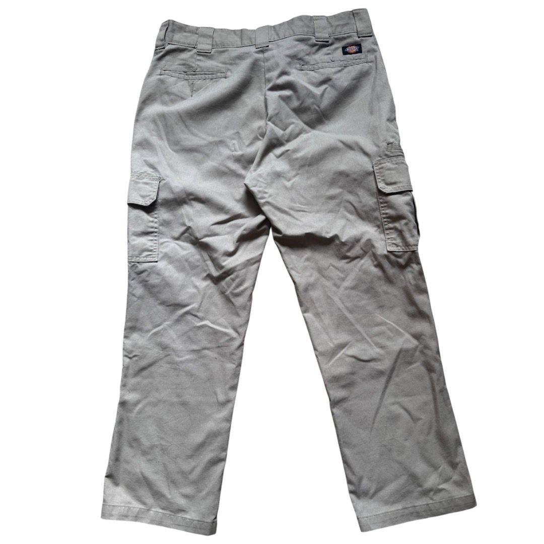 Dickies Cargo Pants (Category: Jeans) located in Kabankalan. Submitted by secondhandgems2 (Listing ID 1457162098, Image 2). Description: Size 34-36W x 39L x 9hem Excellent Condition Need wash lang.