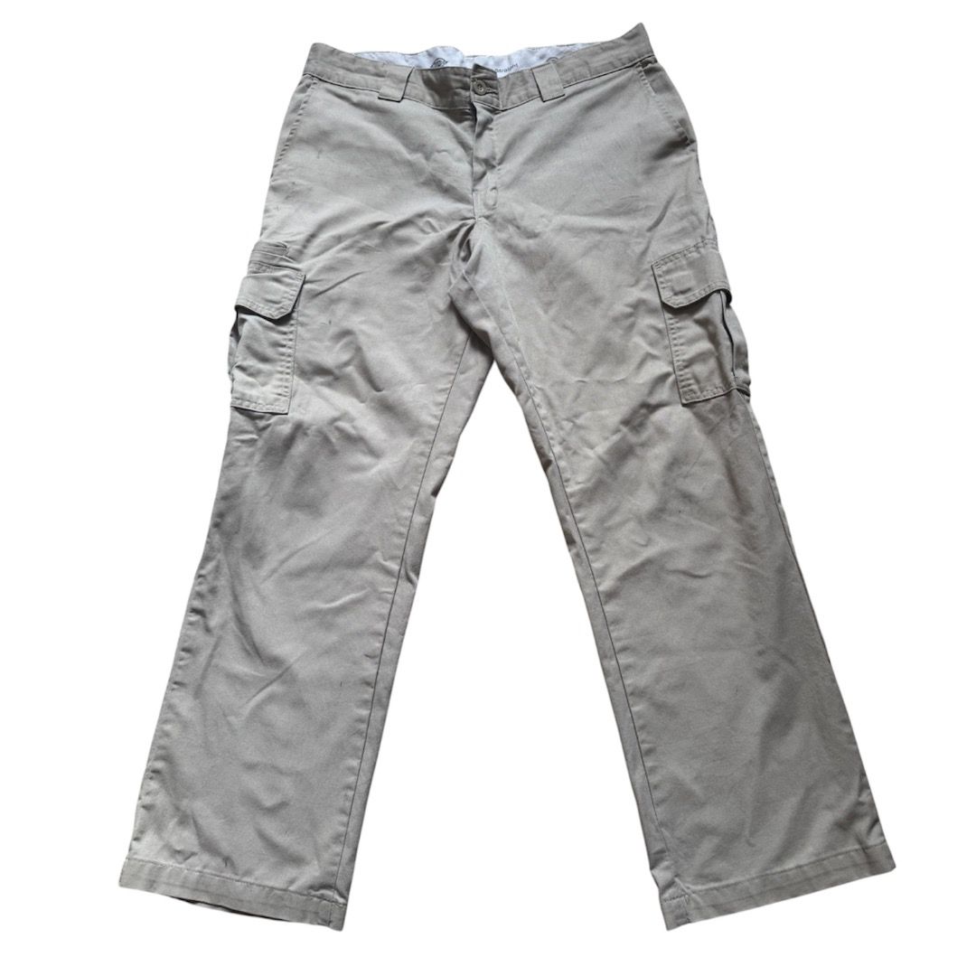 Dickies Cargo Pants (Category: Jeans) located in Kabankalan. Submitted by secondhandgems2 (Listing ID 1457162098, Image 1). Description: Size 34-36W x 39L x 9hem Excellent Condition Need wash lang.