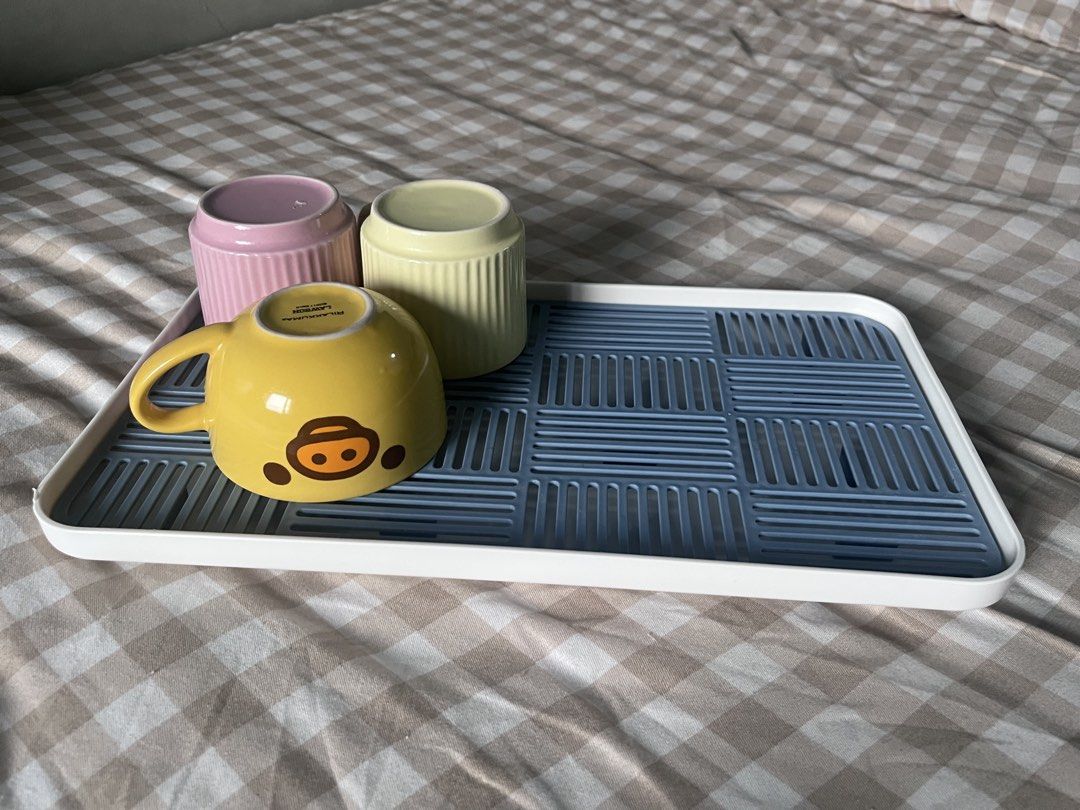 Dish Drying Tray (Category: Other Kitchenware & Tableware) located in Makati City. Submitted by spicychickensandwich (Listing ID 1457304216, Image 1). Description: Blue and White Dish Drainer Detachable yung blue strainer .