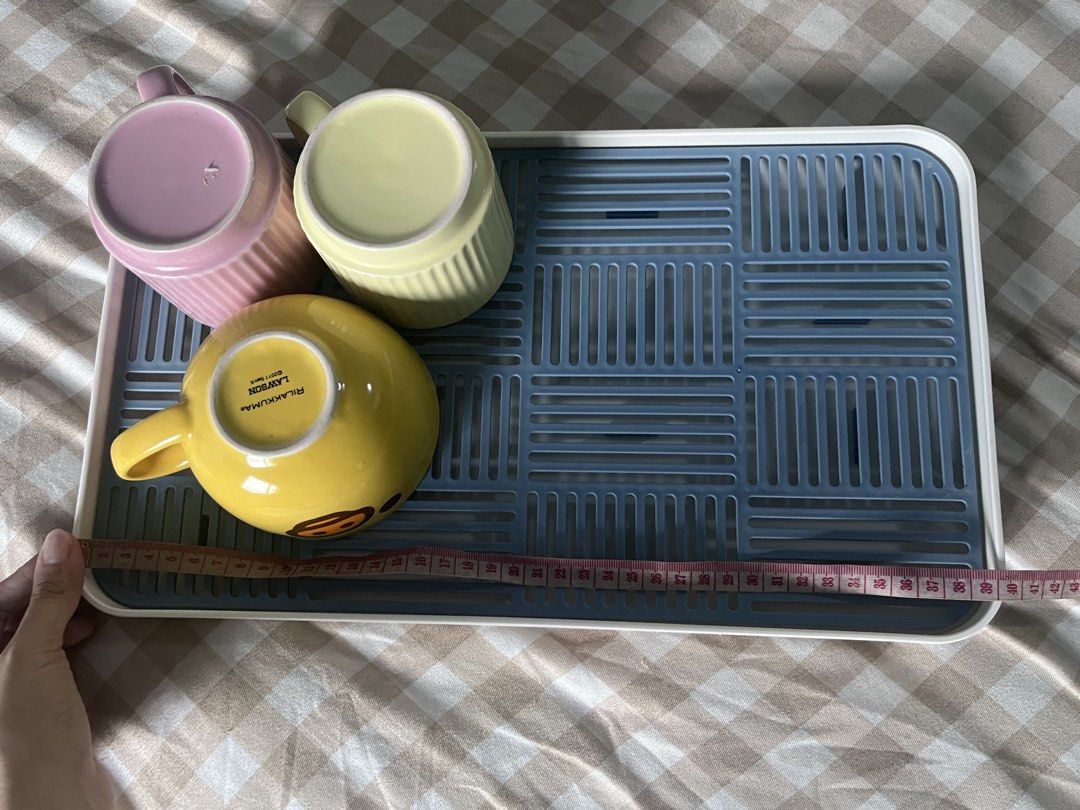 Dish Drying Tray (Category: Other Kitchenware & Tableware) located in Makati City. Submitted by spicychickensandwich (Listing ID 1457304216, Image 2). Description: Blue and White Dish Drainer Detachable yung blue strainer .