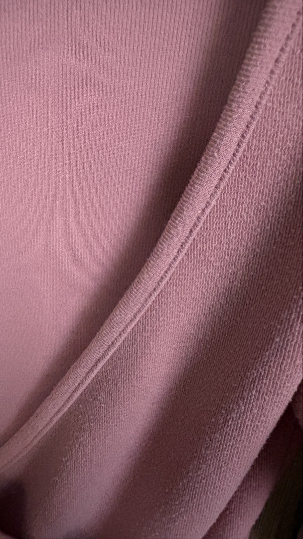 dusty pink long sleeve deep-V overlap top (Category: Longsleeves) located in Los Banos. Submitted by ddn_07 (Listing ID 1457247120, Image 2). Description: - Dusty pink long sleeve top - Deep V-neck with overlap design - Size: S (EU 36 / UK 8 / US 4) - Versatile for casual or dressed-up looks.