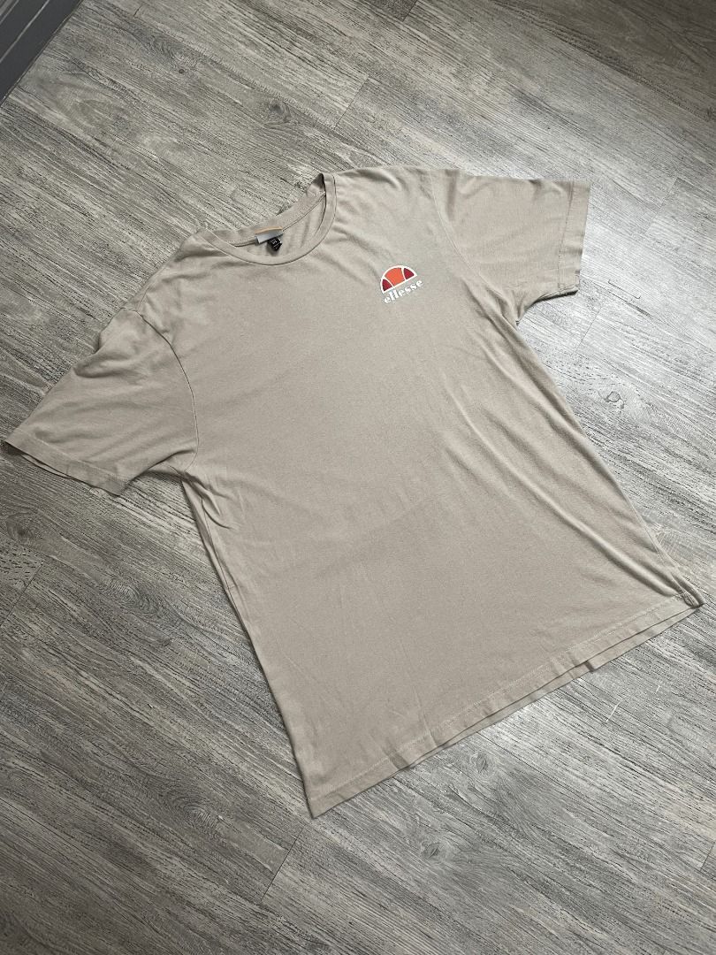 ELLESE TSHIRT (Category: Activewear) located in Caloocan City. Submitted by chapter_01 (Listing ID 1457194523, Image 1). Description: - Authentic - No issues, Slightly used only - Need wash only Size: M to L 20X28.