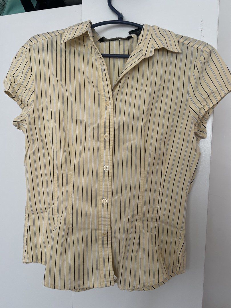 Express Yellow Pinstripe Short Sleeve Button-Up Blouse (Category: Blouses) located in Rizal. Submitted by juwostar (Listing ID 1457216774, Image 2). Description: - very nice when worn! - stretchable yung sides niya - the material is good - used it once lang.