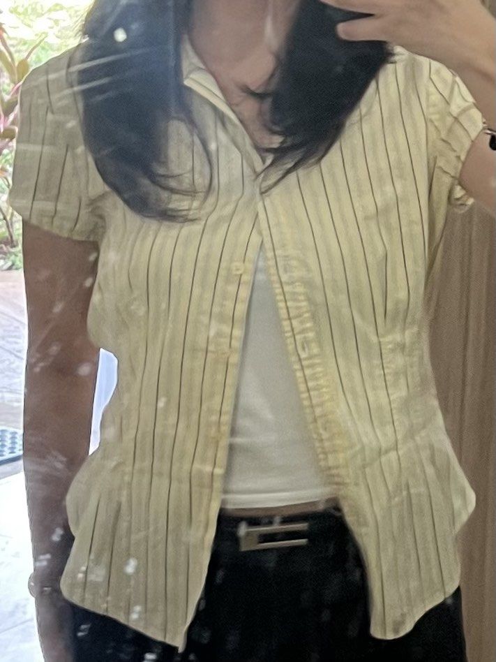 Express Yellow Pinstripe Short Sleeve Button-Up Blouse (Category: Blouses) located in Rizal. Submitted by juwostar (Listing ID 1457216774, Image 1). Description: - very nice when worn! - stretchable yung sides niya - the material is good - used it once lang.