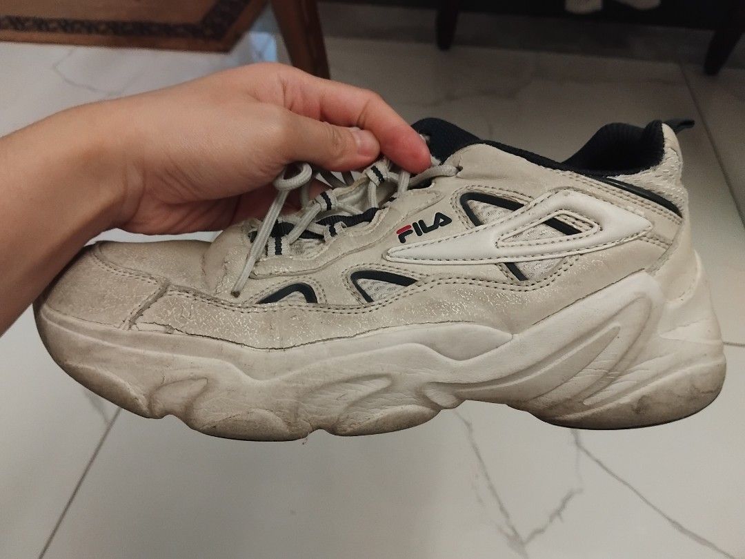 FILA White Rubber Shoes (Category: Sneakers) located in Marikina City. Submitted by danicecedro (Listing ID 1457328479, Image 2). Description: Location: Marcos Highway MOP: Gcash.