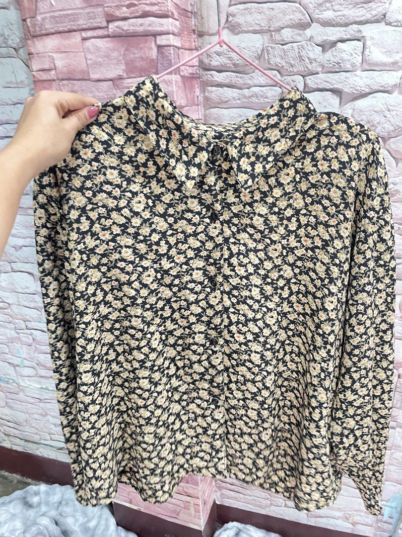 Floral Print Long Sleeve Button-Up Blouse (Category: Blouses) located in Quezon City. Submitted by queenthingss (Listing ID 1457289683, Image 2). Description: - Black blouse with yellow & white floral print - Long sleeves - Collared neckline with front buttons - Lightweight material - Perfect for casual or dressed-up looks.
