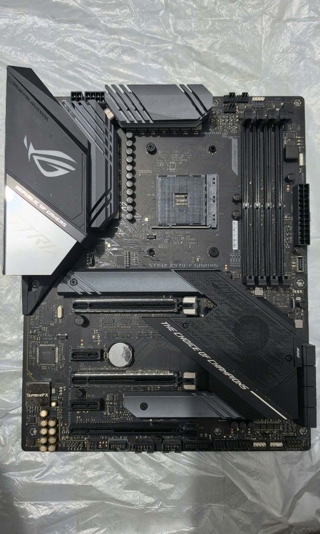 FOR SALE FOR STEAL PRICES (Category: Desktops) located in Manila. Submitted by lesther091 (Listing ID 1457176579, Image 2). Description: ROG STRIX X570-F-8500php no box ROG STRIX 850 GOLD-4000php no nox 1TB SAMSUNG 980 NVME(97% HEALTH)-6000php.