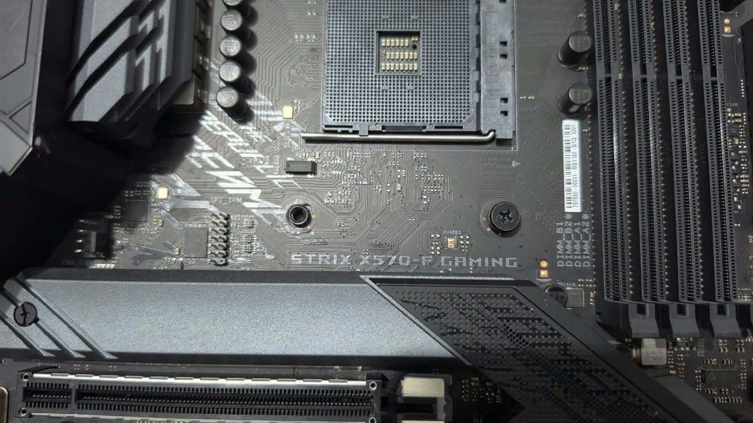 FOR SALE FOR STEAL PRICES (Category: Desktops) located in Manila. Submitted by lesther091 (Listing ID 1457176579, Image 3). Description: ROG STRIX X570-F-8500php no box ROG STRIX 850 GOLD-4000php no nox 1TB SAMSUNG 980 NVME(97% HEALTH)-6000php.