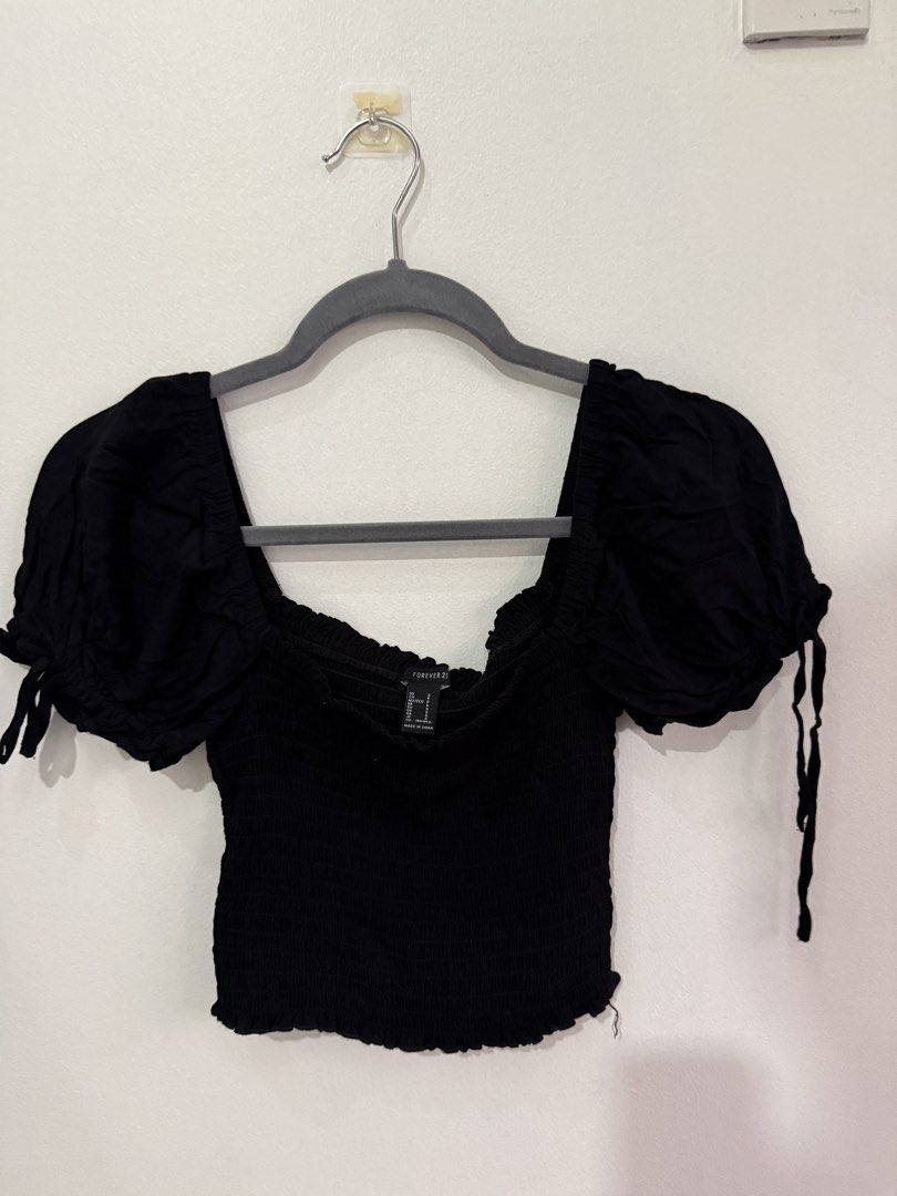 Forever 21 Black Smocked Puff Sleeve Top (Category: Blouses) located in Muntinlupa City. Submitted by jtarchive (Listing ID 1457257262, Image 1). Description: - Black smocked crop top - Brand: Forever 21 - Puff sleeves with tie details - Square neckline - Very stretchy material - Perfect with high-waisted bottoms.