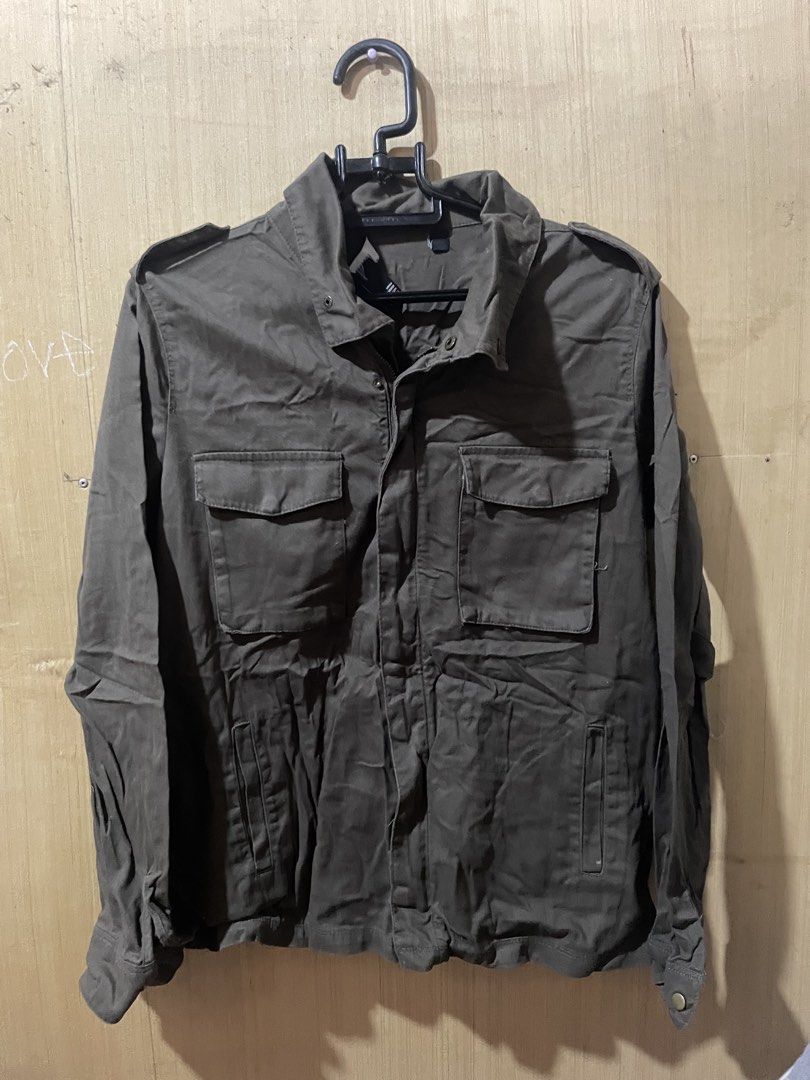 Forever 21 Jacket (Category: Coats, Jackets and Outerwear) located in Valenzuela. Submitted by miesesells (Listing ID 1457269954, Image 1). Description: Large on tag Dm for up close picture MOD lalamove MOP maribank/gcash.