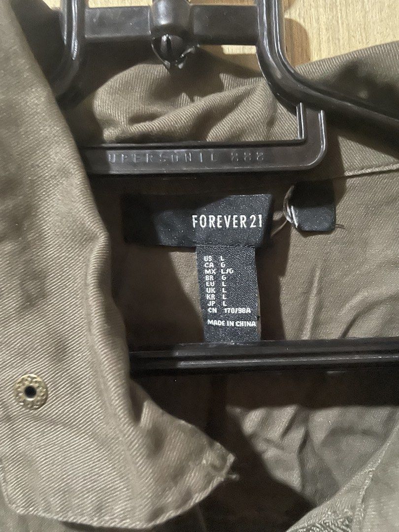 Forever 21 Jacket (Category: Coats, Jackets and Outerwear) located in Valenzuela. Submitted by miesesells (Listing ID 1457269954, Image 3). Description: Large on tag Dm for up close picture MOD lalamove MOP maribank/gcash.