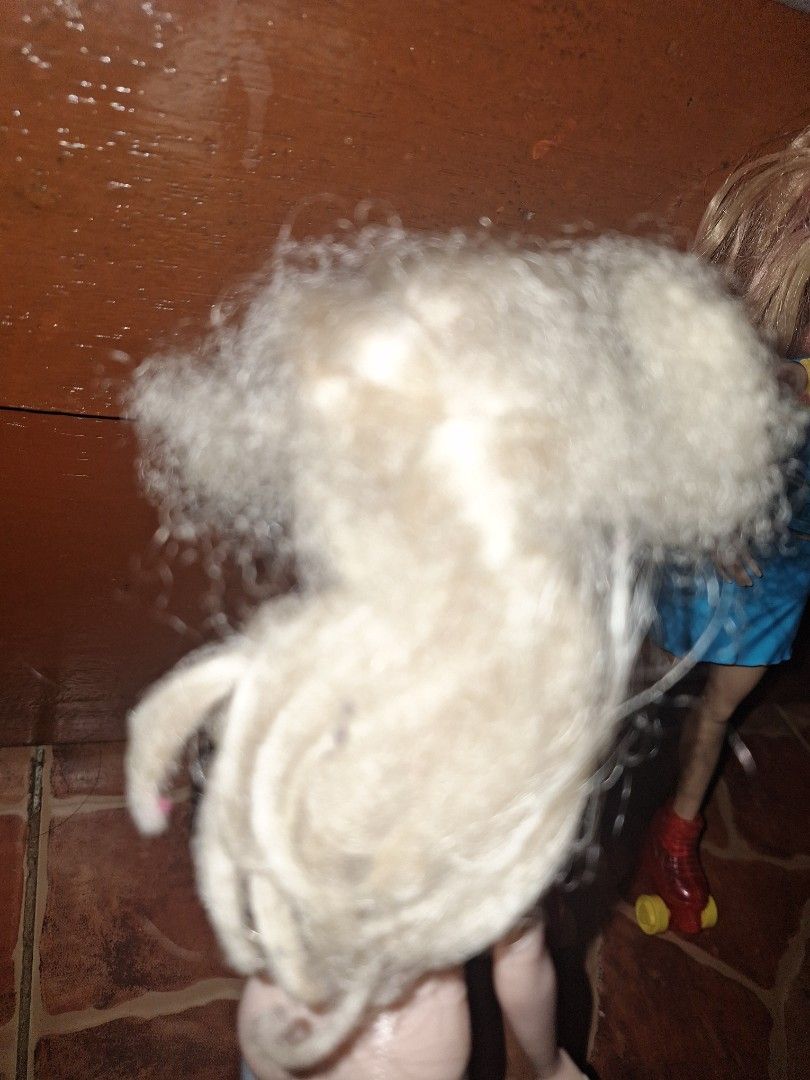 Frozen elsa Doll (unidentified) (Category: Kids Toys) located in Manila. Submitted by freedanielle (Listing ID 1457166069, Image 2). Description: her hair is messy and has poly so restore it.