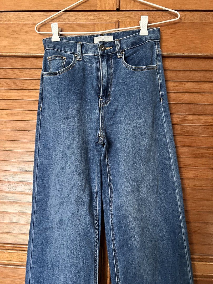 Giordano Blue Denim Jeans Size 24 (Category: Jeans) located in Manila. Submitted by cheddarph (Listing ID 1457206338, Image 2). Description: - Giordano Blue Denim Jeans - Size: 24 - Classic button and zip closure - Sturdy denim material - Visible stitching details - Ideal for everyday wear.