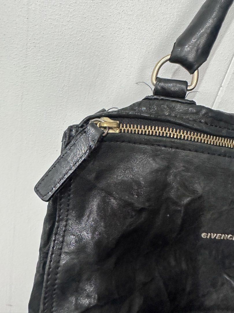 Givency Pandora For Sale (Category: Luxury Bags & Wallets) located in Manila. Submitted by nikkab.7385 (Listing ID 1457199704, Image 3). Description: Well used Givenchy Pandora bag in gold hardware.