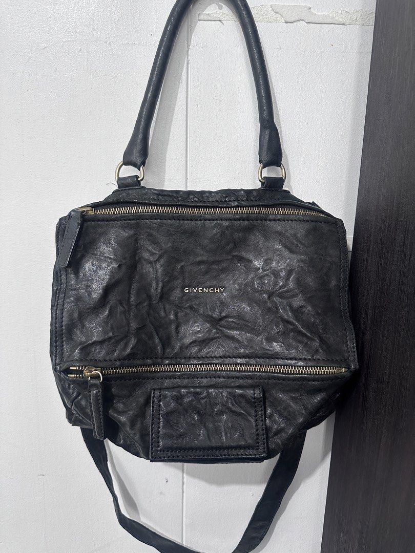 Givency Pandora For Sale (Category: Luxury Bags & Wallets) located in Manila. Submitted by nikkab.7385 (Listing ID 1457199704, Image 1). Description: Well used Givenchy Pandora bag in gold hardware.